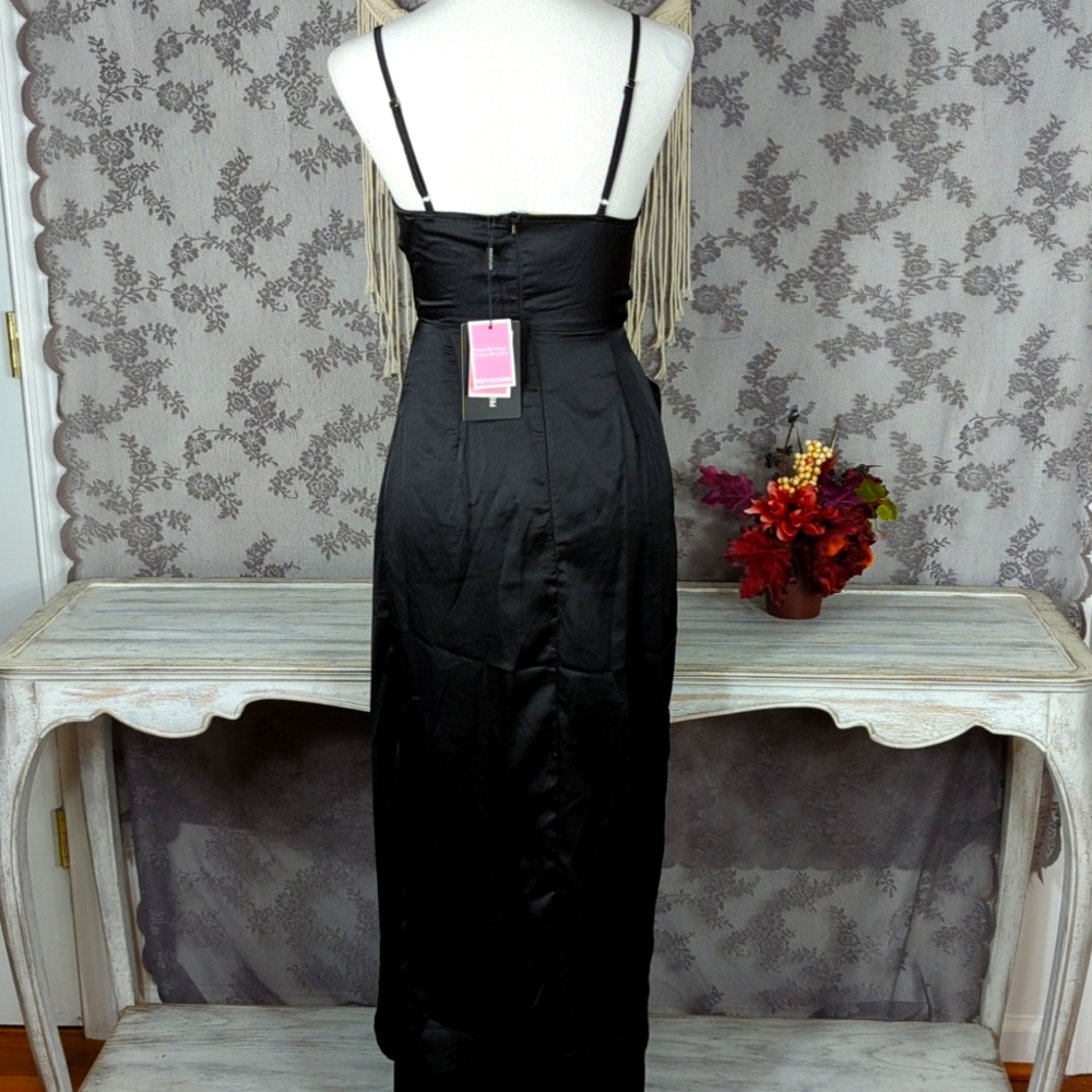 Pretty Little Thing little black dress - Picture 5 of 10